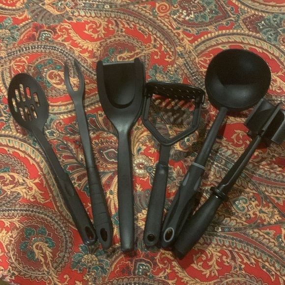 Bundle of 6 black kitchen utensils. Mixed brands. See photos for details. - Picture 2 of 16